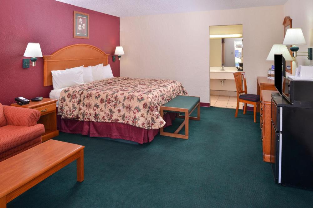 One King Bed Suite Non-Smoking interior